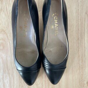 Vintage Chanel Navy & Black Cap Toe Leather Pumps - Size 38